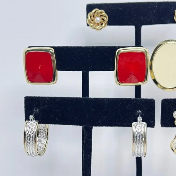 Vintage Lot of 5 Gold Tone Pierced Earrings (5624) - Picture 3 of 6